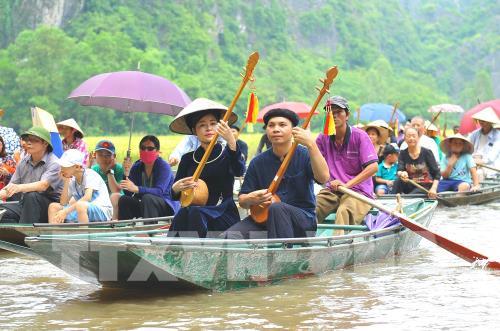 ngam mua vang tam coc ben bo song ngo dong dep nao long