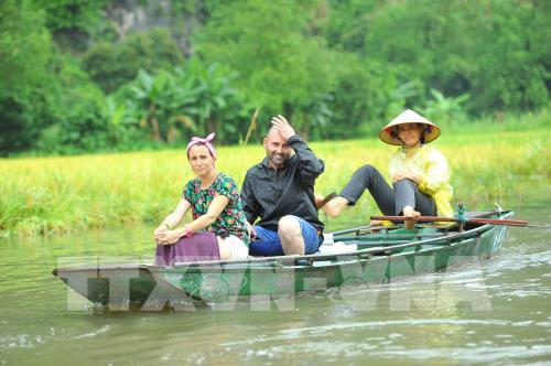 ngam mua vang tam coc ben bo song ngo dong dep nao long
