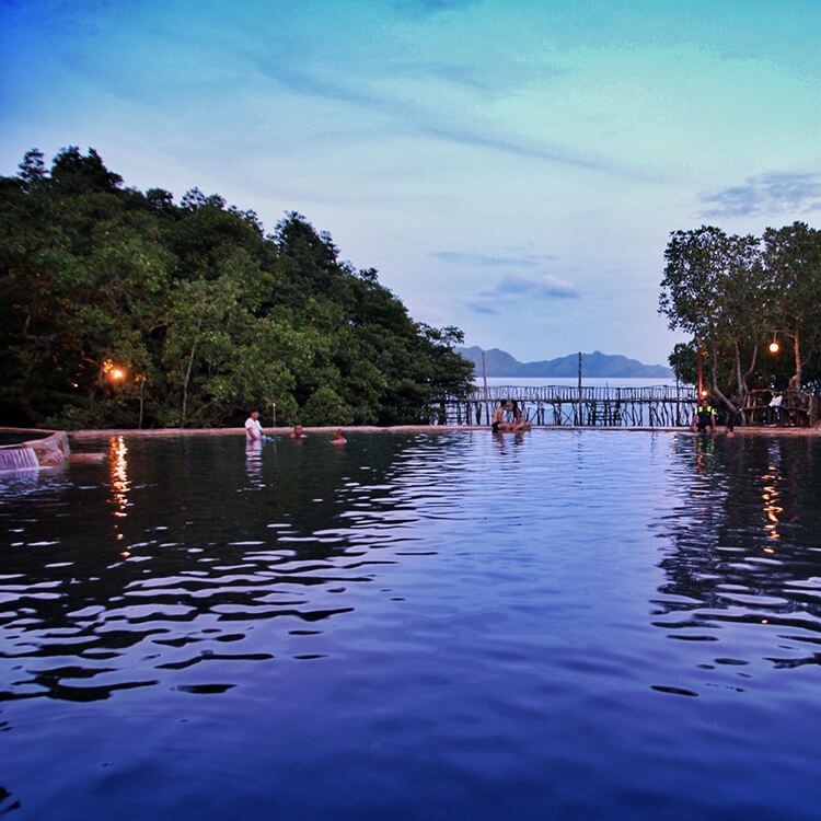 co gi o thien duong nhiet doi coron palawan dang khien gioi tre xon xao