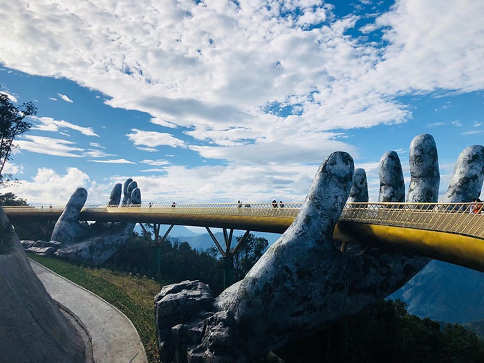 Dạo bước trên mây cùng cây cầu Vàng ở Đà Nẵng dao buoc tren may cung cay cau vang o thien duong duoi ha gioi ba na hills