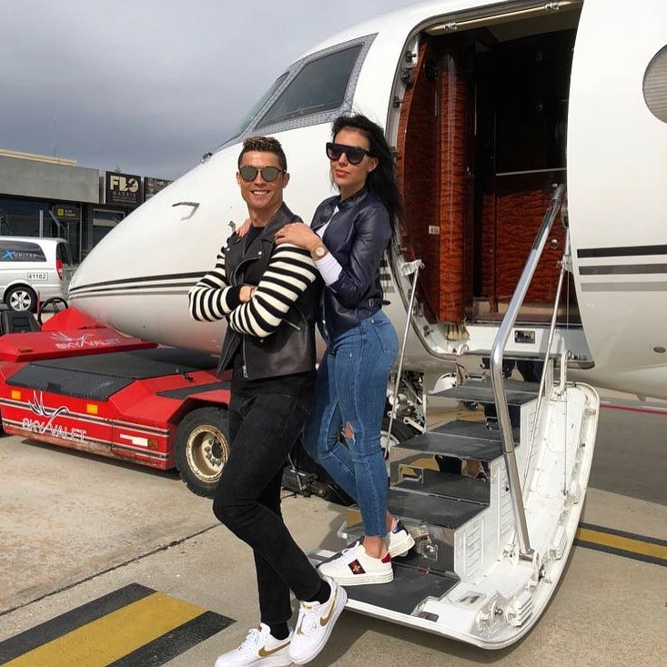 nhung ky nghi sang chanh cua ronaldo va ban gai