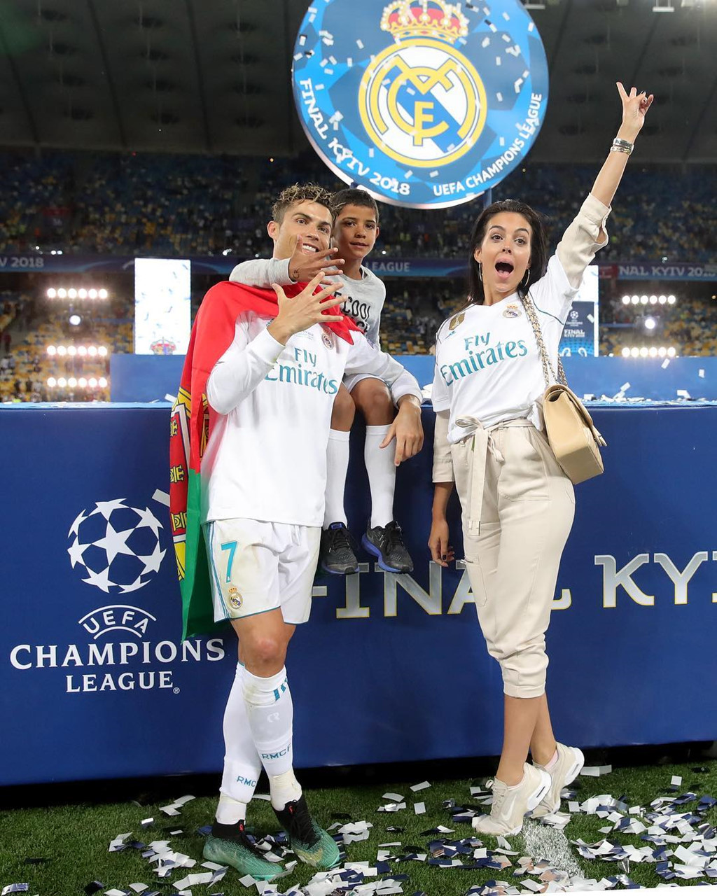 nhung ky nghi sang chanh cua ronaldo va ban gai