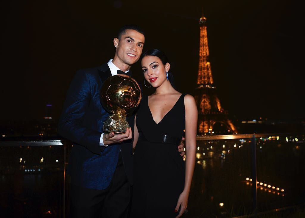 nhung ky nghi sang chanh cua ronaldo va ban gai