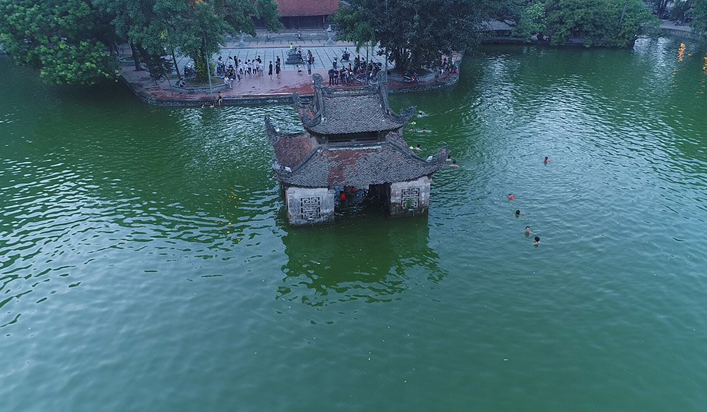 Hà Nội: Nhào lộn đã mắt ở ‘bể bơi’ nghìn năm tuổi ha noi nhao lon da mat o be boi nghin nam tuoi