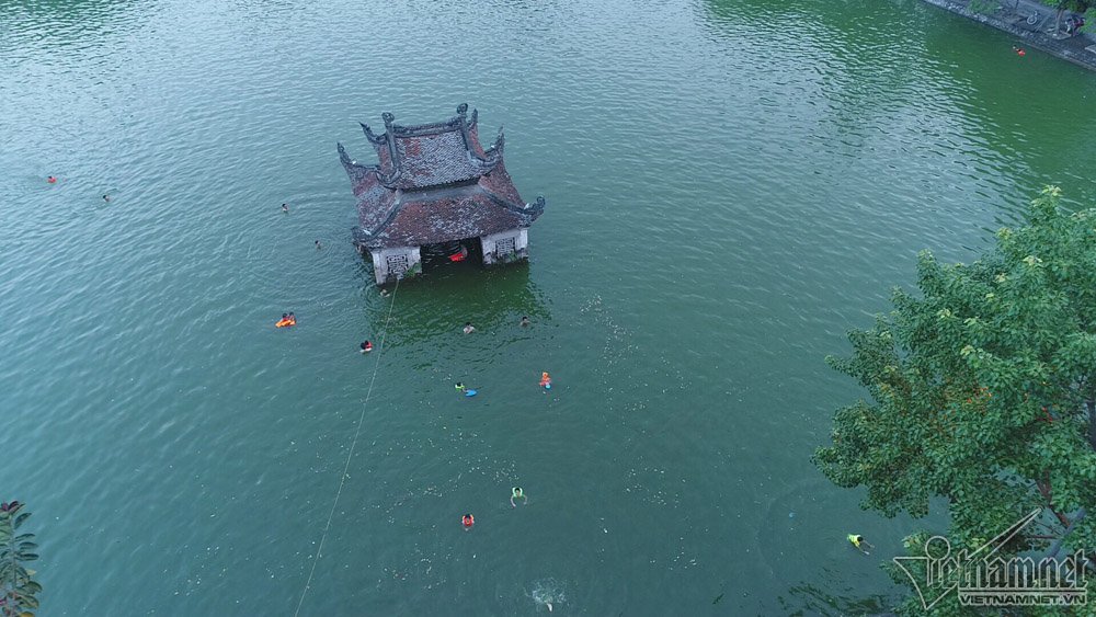 Hà Nội: Nhào lộn đã mắt ở ‘bể bơi’ nghìn năm tuổi ha noi nhao lon da mat o be boi nghin nam tuoi