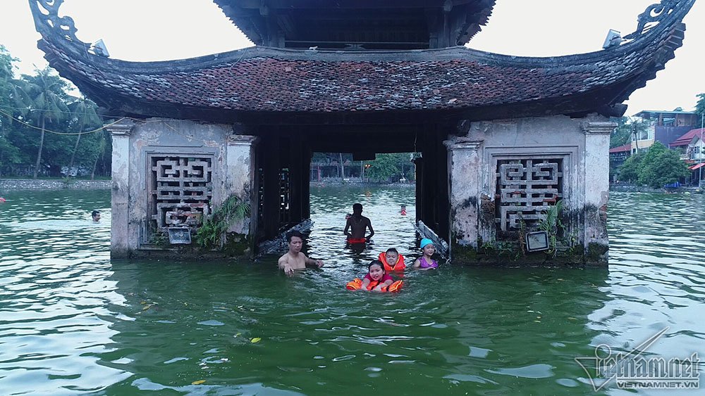 Hà Nội: Nhào lộn đã mắt ở ‘bể bơi’ nghìn năm tuổi ha noi nhao lon da mat o be boi nghin nam tuoi