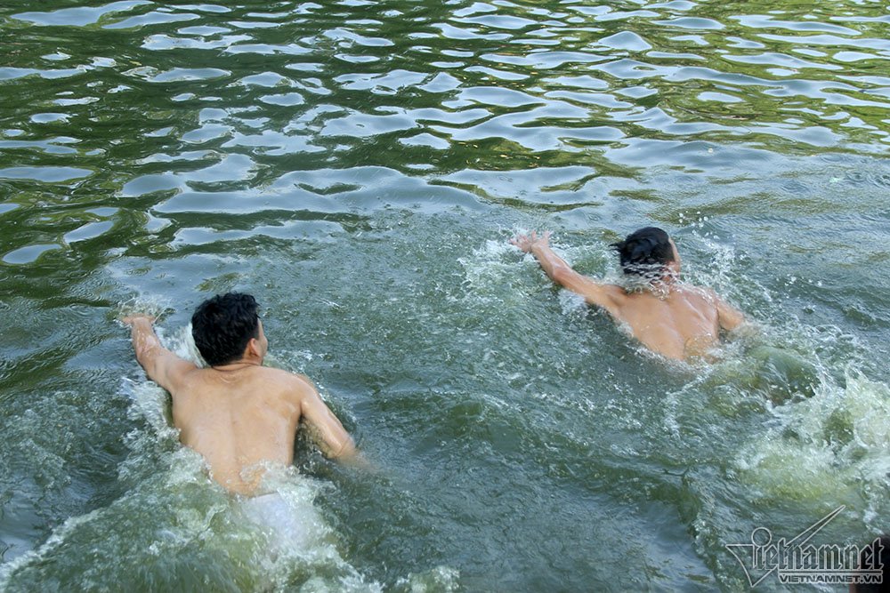 Hà Nội: Nhào lộn đã mắt ở ‘bể bơi’ nghìn năm tuổi ha noi nhao lon da mat o be boi nghin nam tuoi