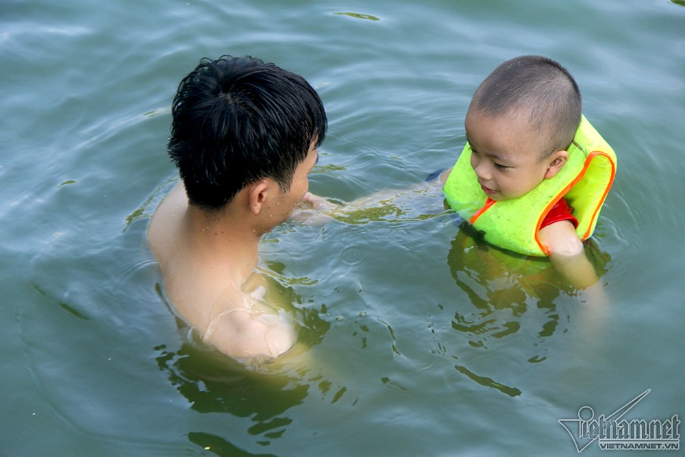 Hà Nội: Nhào lộn đã mắt ở ‘bể bơi’ nghìn năm tuổi ha noi nhao lon da mat o be boi nghin nam tuoi