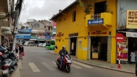 note nhanh vai bi quyet giup du khach tranh bi chat chem mua du lich