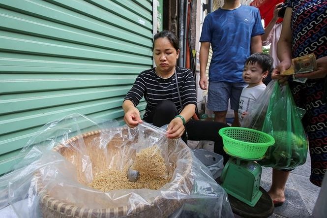 nguoi ha noi nhon nhip sam tet doan ngo ruou nep cam hut khach