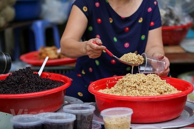 nguoi ha noi nhon nhip sam tet doan ngo ruou nep cam hut khach