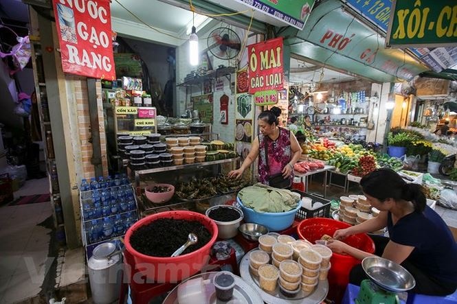 nguoi ha noi nhon nhip sam tet doan ngo ruou nep cam hut khach