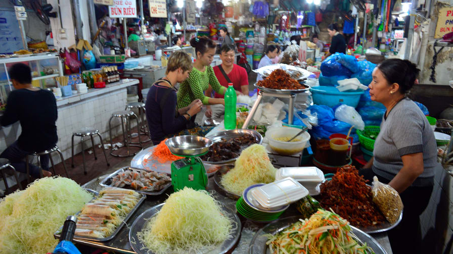 ha noi va sai gon trong mat phong vien cnn