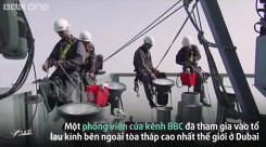 'Rụng tim' trải nghiệm lau kính ở tòa nhà cao nhất thế giới