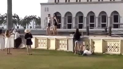 tin tuc du lich moi nhat thanh duong hoi giao cam cua khach vang lai sau su co dieu nhay sexy