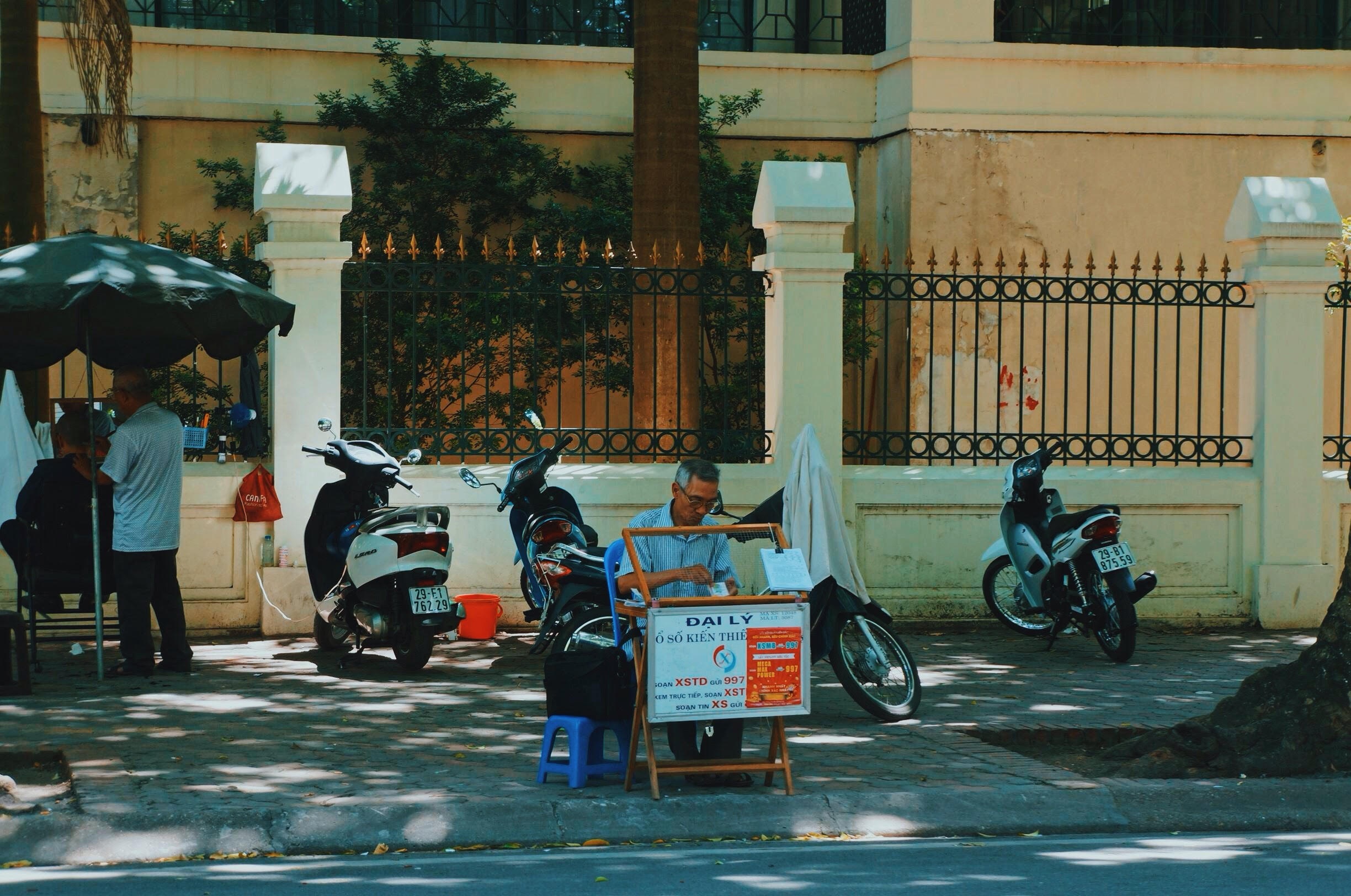 Du lịch nội đô ngày nóng đỉnh điểm: 'Nắng rát cháy người, nhưng hãy cảm ơn vì vẫn còn nhìn thấy bầu trời xanh' du lich noi do ngay nong dinh diem nang rat chay nguoi nhung hay cam on vi van con nhin thay bau troi xanh