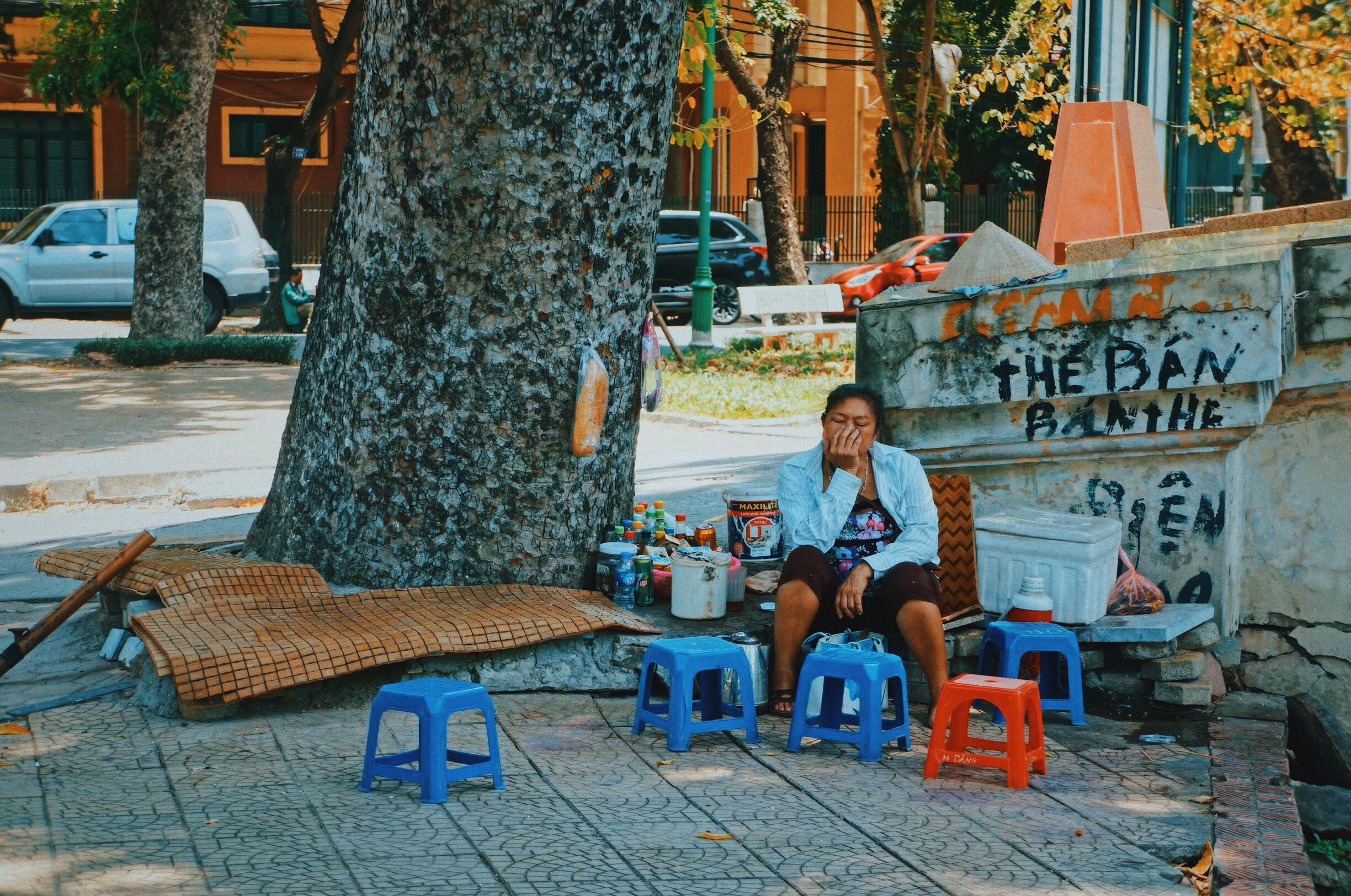 Du lịch nội đô ngày nóng đỉnh điểm: 'Nắng rát cháy người, nhưng hãy cảm ơn vì vẫn còn nhìn thấy bầu trời xanh' du lich noi do ngay nong dinh diem nang rat chay nguoi nhung hay cam on vi van con nhin thay bau troi xanh