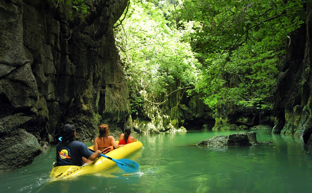 vi sao dao phuket thu hut du khach quoc te