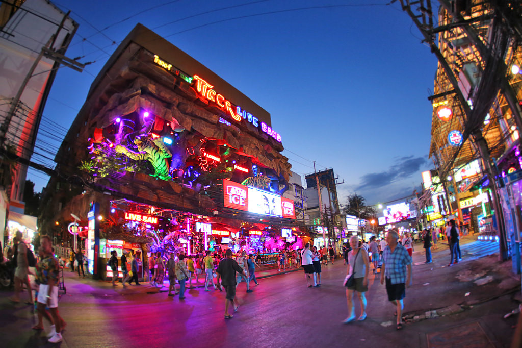 vi sao dao phuket thu hut du khach quoc te
