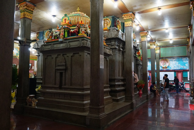 up mat vao da cau nguyen trong ngoi den an do o sai gon