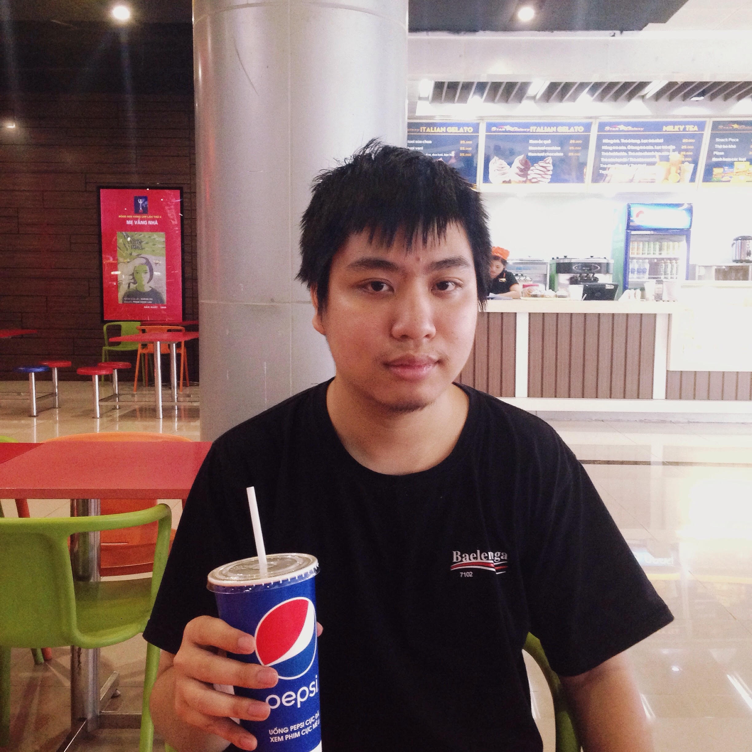 gioi tre ha noi ngo ngac khi biet trong rap chieu phim co gan camera giam sat