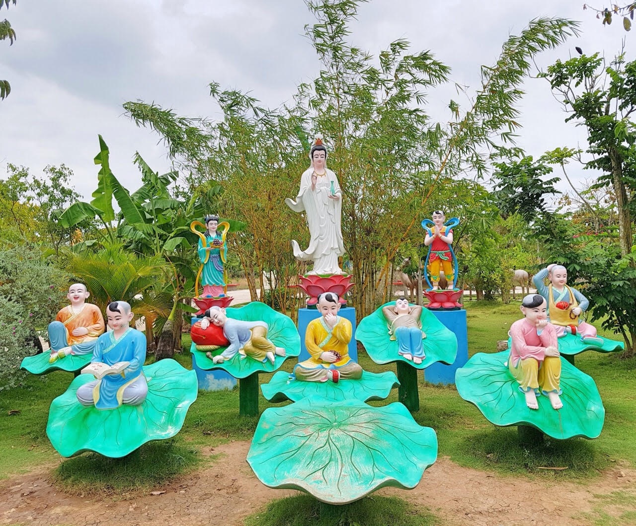 ve tham chua phat hoc 2 noi cuu mang nhung manh doi bat hanh mua vu lan
