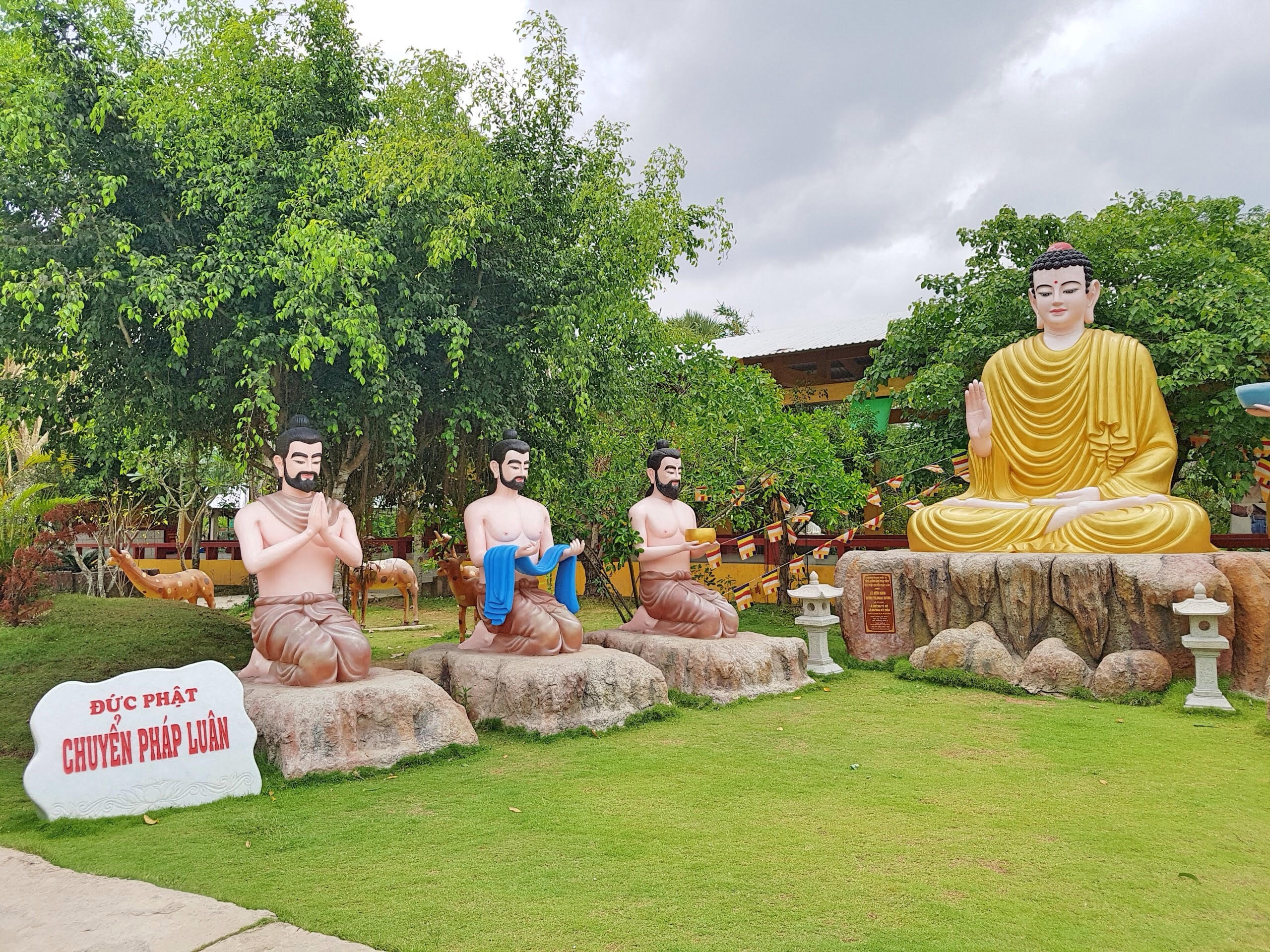 ve tham chua phat hoc 2 noi cuu mang nhung manh doi bat hanh mua vu lan