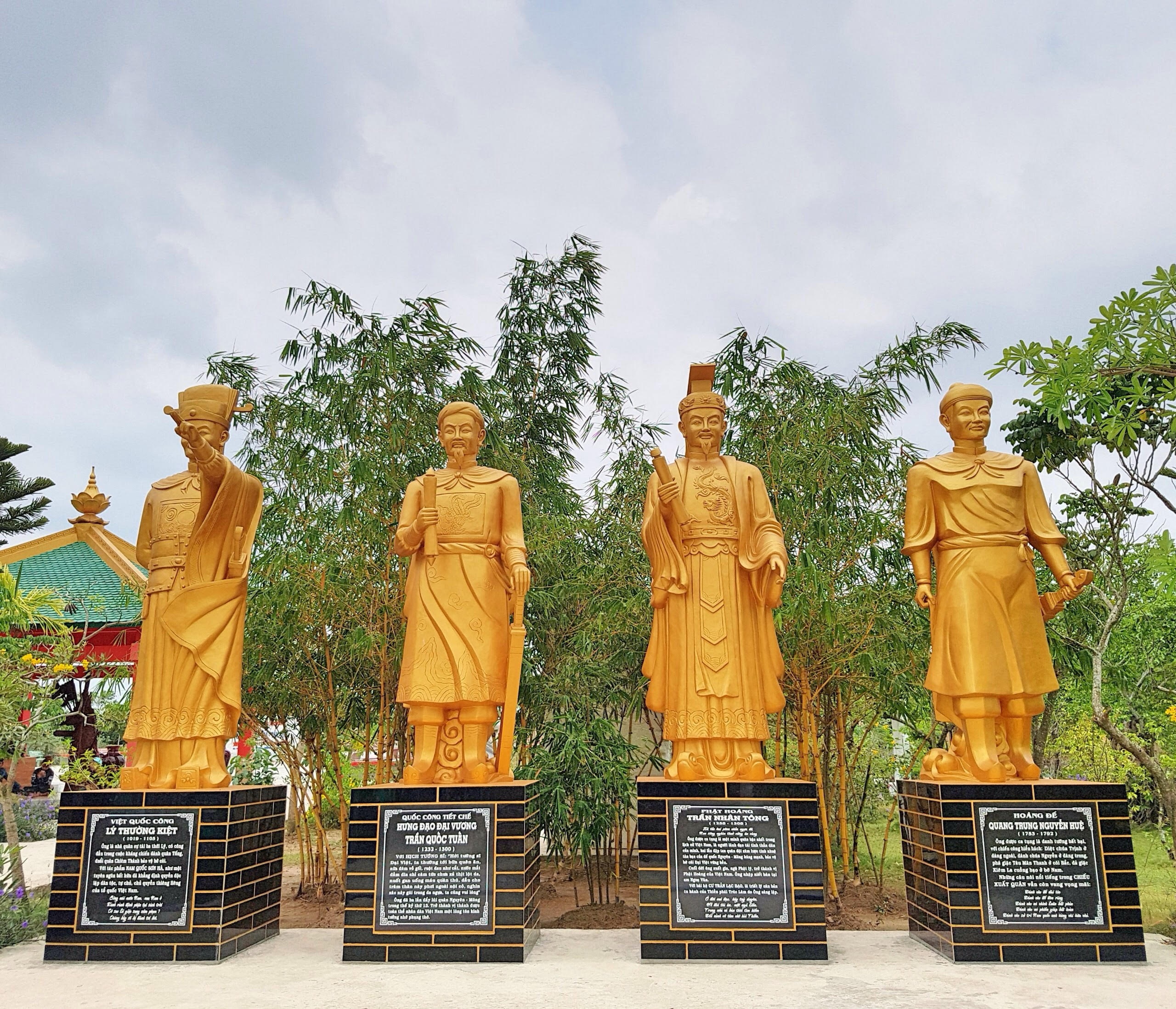 ve tham chua phat hoc 2 noi cuu mang nhung manh doi bat hanh mua vu lan