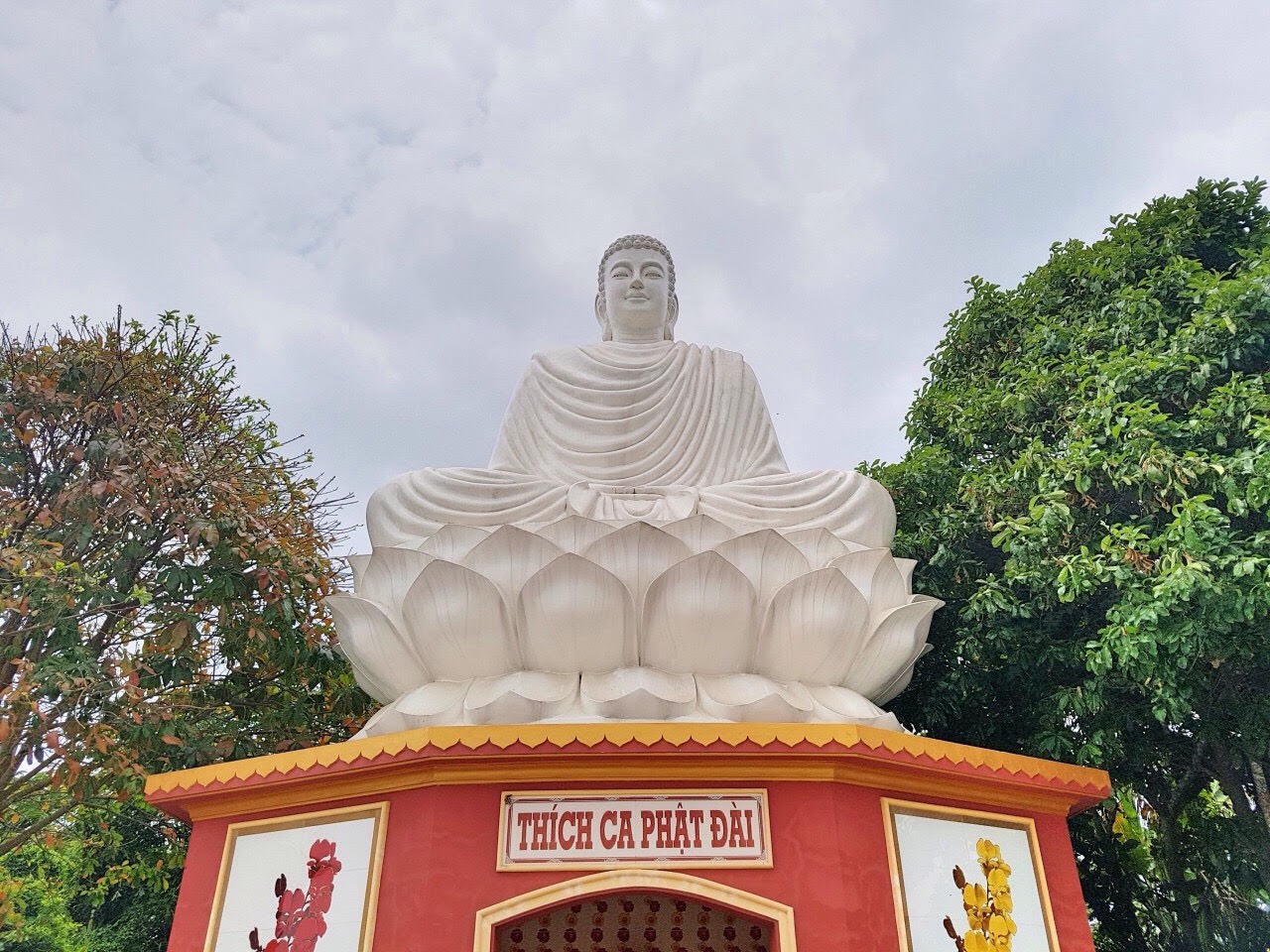 ve tham chua phat hoc 2 noi cuu mang nhung manh doi bat hanh mua vu lan