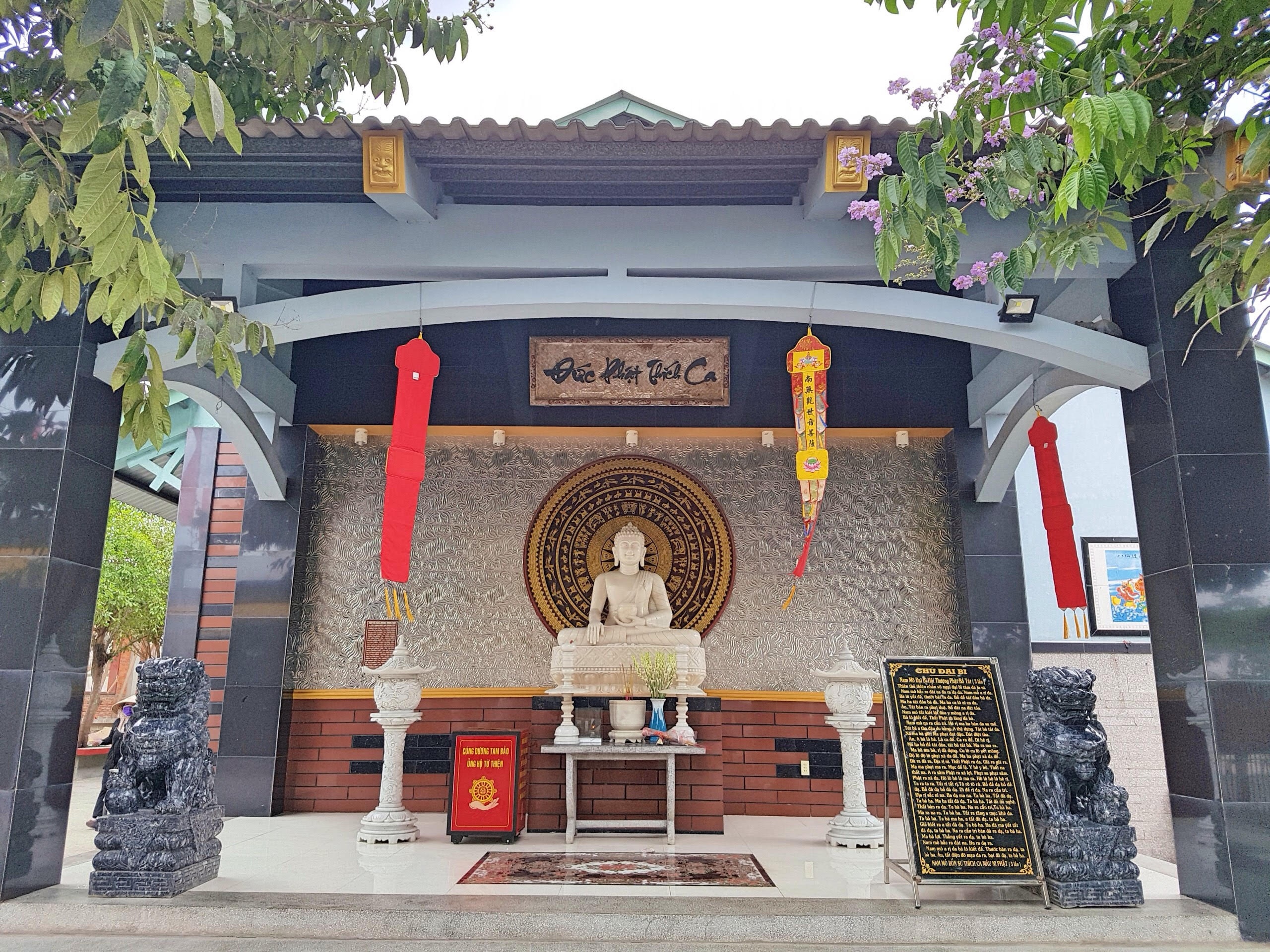 ve tham chua phat hoc 2 noi cuu mang nhung manh doi bat hanh mua vu lan