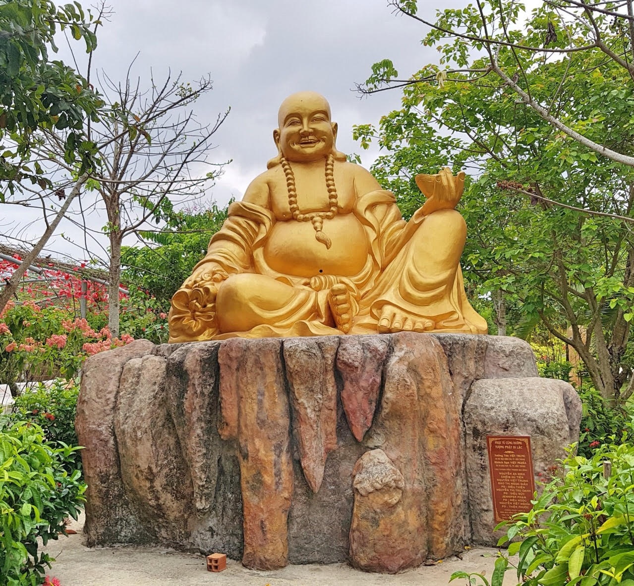 ve tham chua phat hoc 2 noi cuu mang nhung manh doi bat hanh mua vu lan