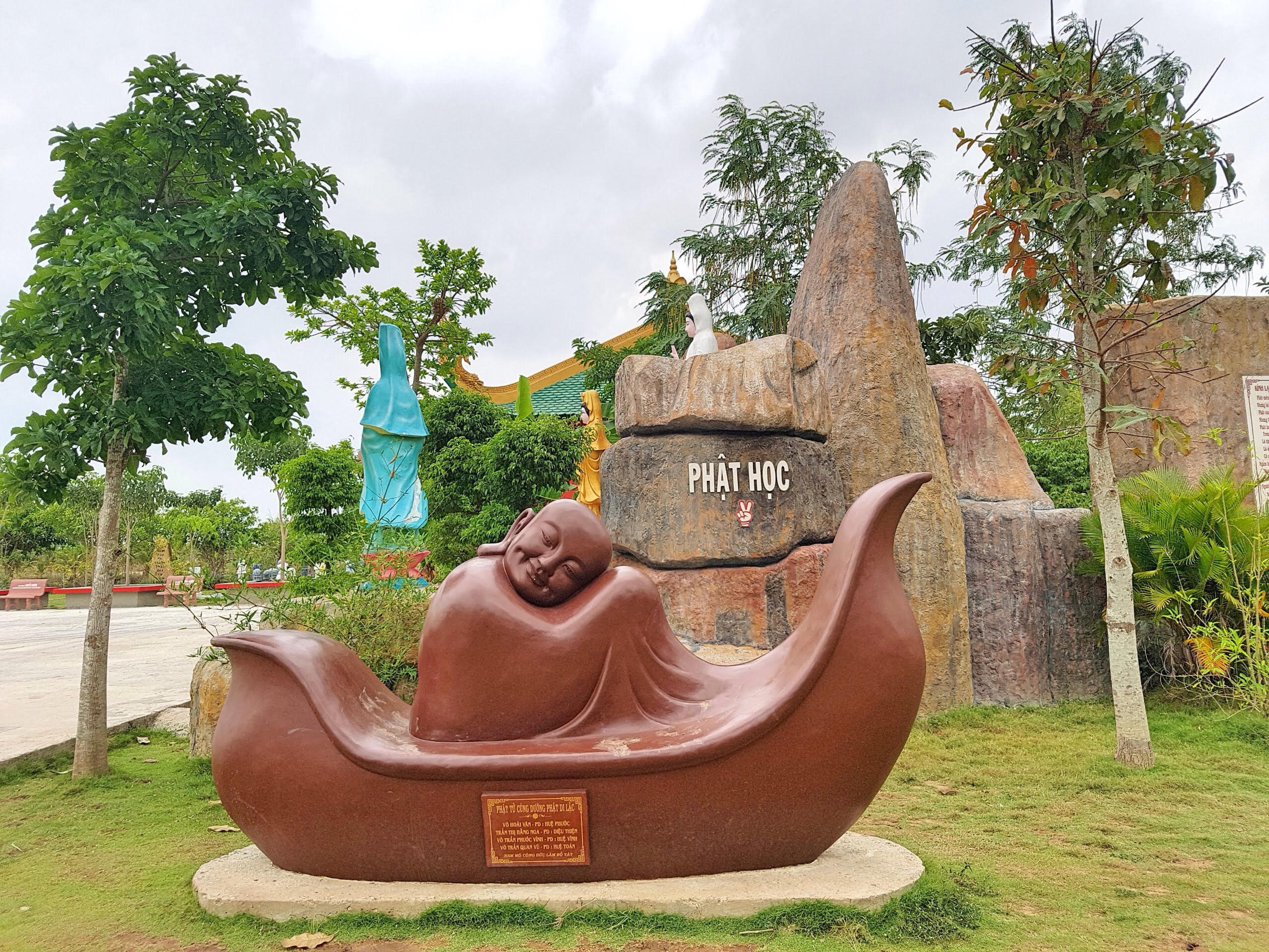 ve tham chua phat hoc 2 noi cuu mang nhung manh doi bat hanh mua vu lan