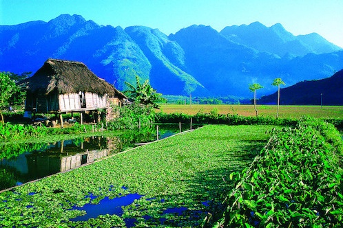 hoa binh manh dat son thuy huu tinh co gi hap dan va thu hut du khach den vay