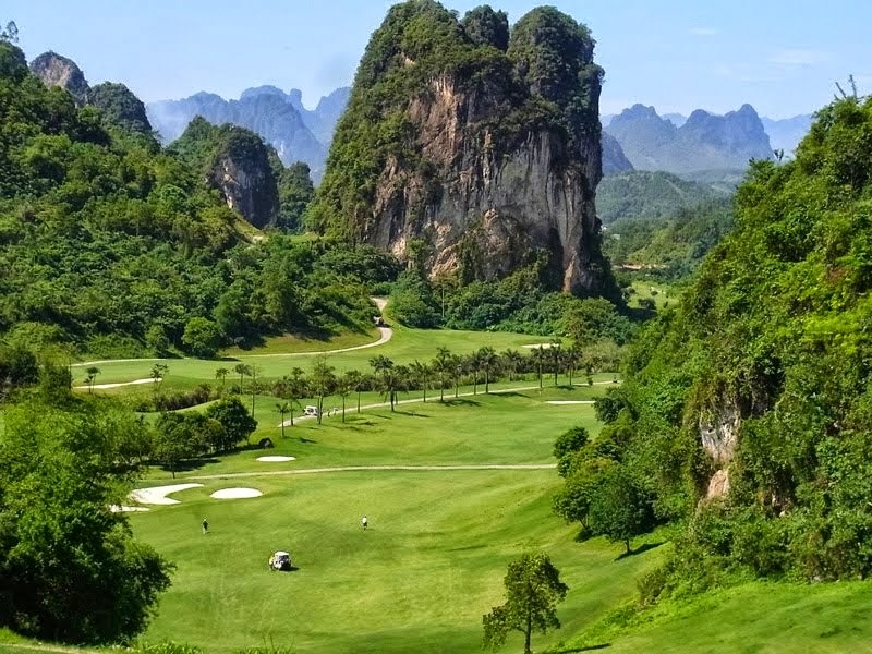 hoa binh manh dat son thuy huu tinh co gi hap dan va thu hut du khach den vay