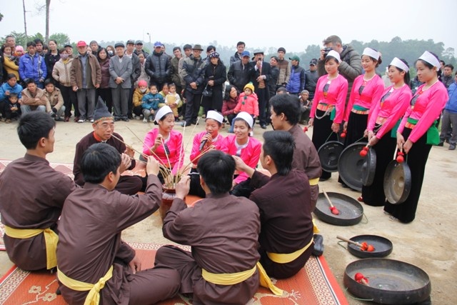 hoa binh manh dat son thuy huu tinh co gi hap dan va thu hut du khach den vay