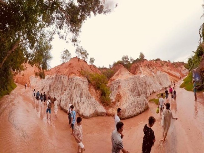 suoi tien dang bi buc tu huy hoai tho bao