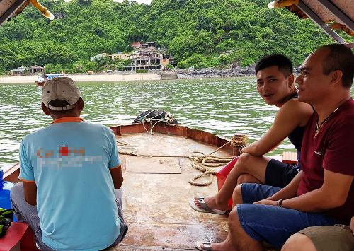 khong tham quan vinh lan ha 23 du khach van bi ep mua ve