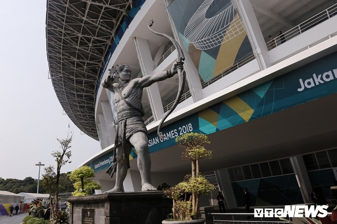 khai mac asiad 18 chu nha indonesia mang ca rung cay thac nuoc vao san van dong