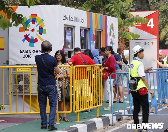 khai mac asiad 18 chu nha indonesia mang ca rung cay thac nuoc vao san van dong