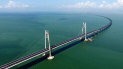 Video: Cận cảnh cây cầu vượt biển dài nhất thế giới của Trung Quốc