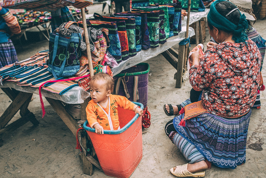 kham pha net van hoa doc dao cua cho phien bac ha