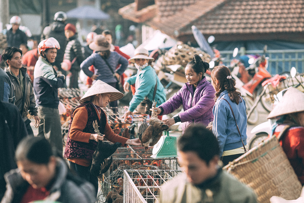 kham pha net van hoa doc dao cua cho phien bac ha