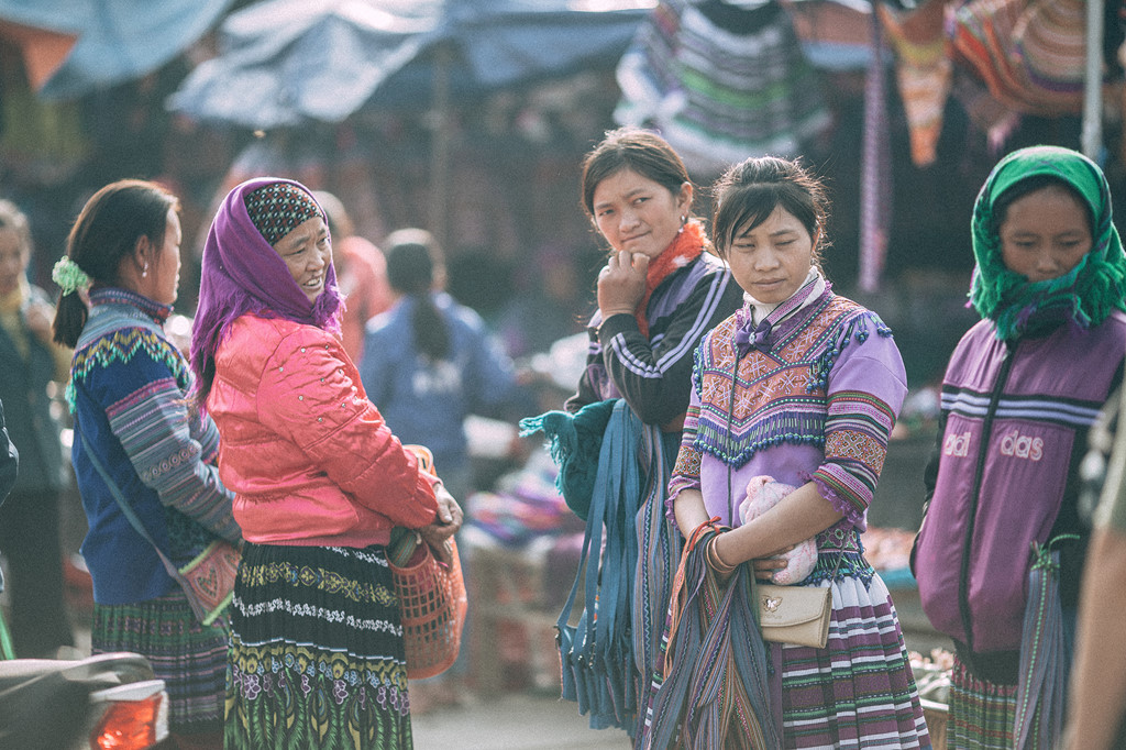 kham pha net van hoa doc dao cua cho phien bac ha
