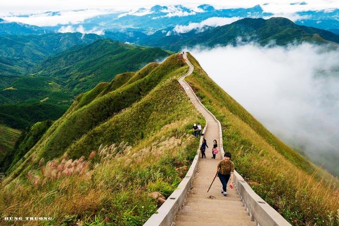 van ly truong thanh phien ban viet gan 2000 bac o binh lieu