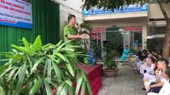 'Chú' công an dạy học sinh cách phòng chống hiếp dâm vừa hiệu quả vừa cười 'thả ga'