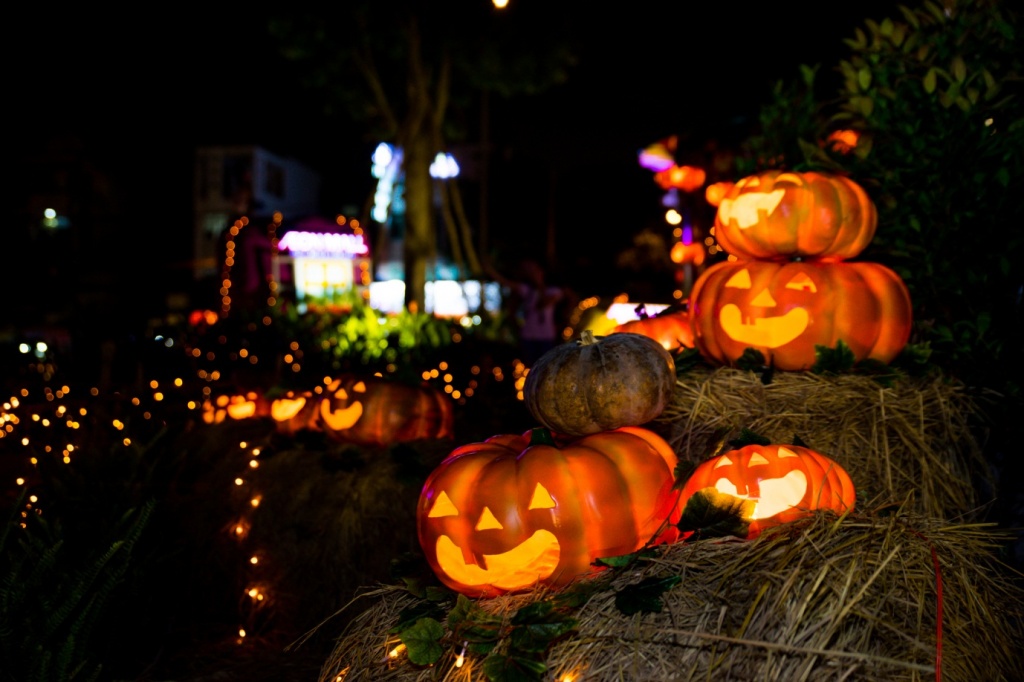 ghim ngay nhung dia diem vui choi li tuong nhat o ha noi cho dem halloween dang nho