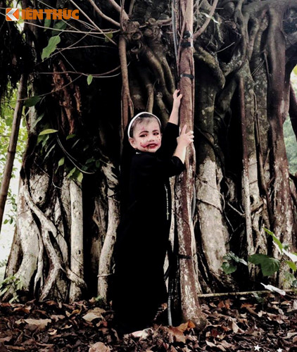 valak phien ban nhi tu nhin minh trong guong roi bat khoc