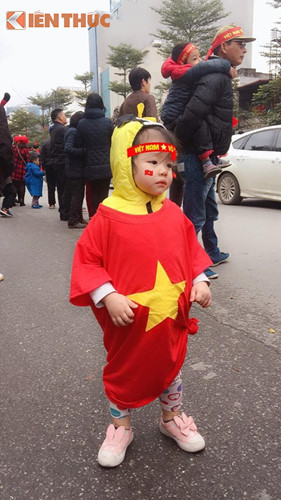 valak phien ban nhi tu nhin minh trong guong roi bat khoc