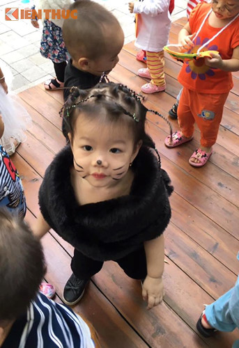 valak phien ban nhi tu nhin minh trong guong roi bat khoc