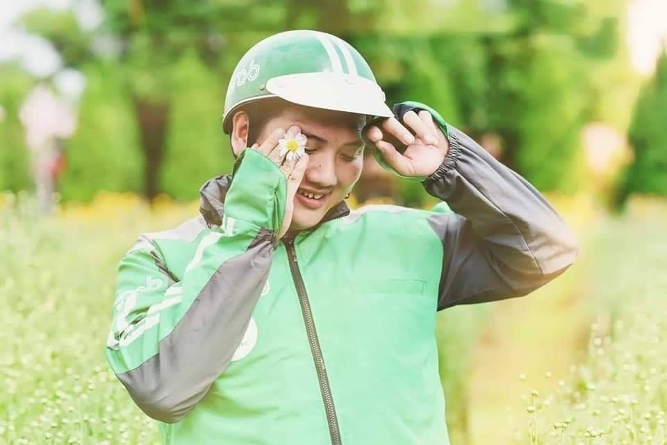 Bộ ảnh 'kỉ yếu chia tay Grab' khiến cộng đồng mạng 'cười bò' trước độ sáng tạo đầy hài hước của chàng trai trẻ bo anh ki yeu chia tay grab khien cdm cuoi bo truoc do sang tao day hai huoc cua chang trai tre